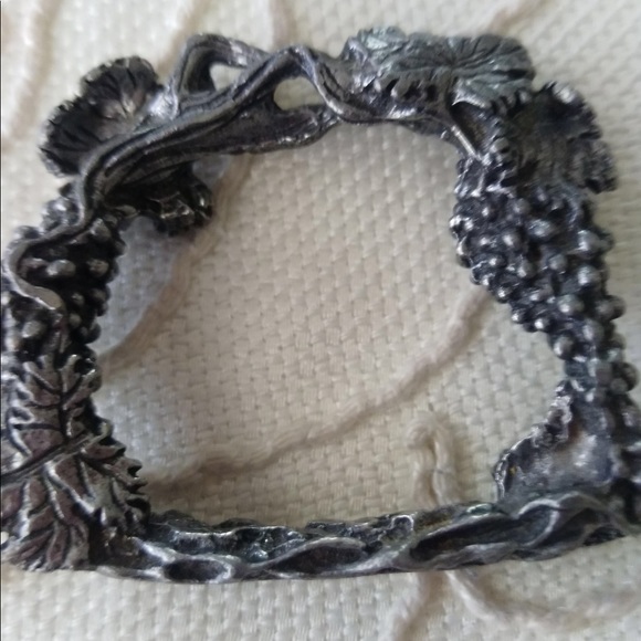 Napkin Rings Grape Vine Leaves 2 holders - Picture 6 of 7